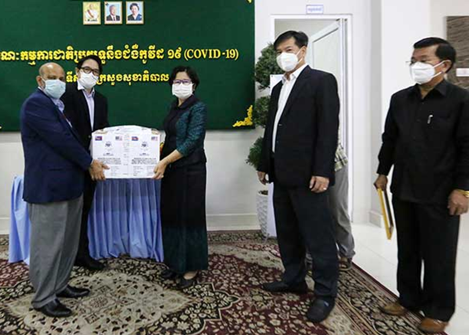 Khmer Times – MBCC, Malaysian companies and Khmer Times provide aid to combat Covid-19 pandemic