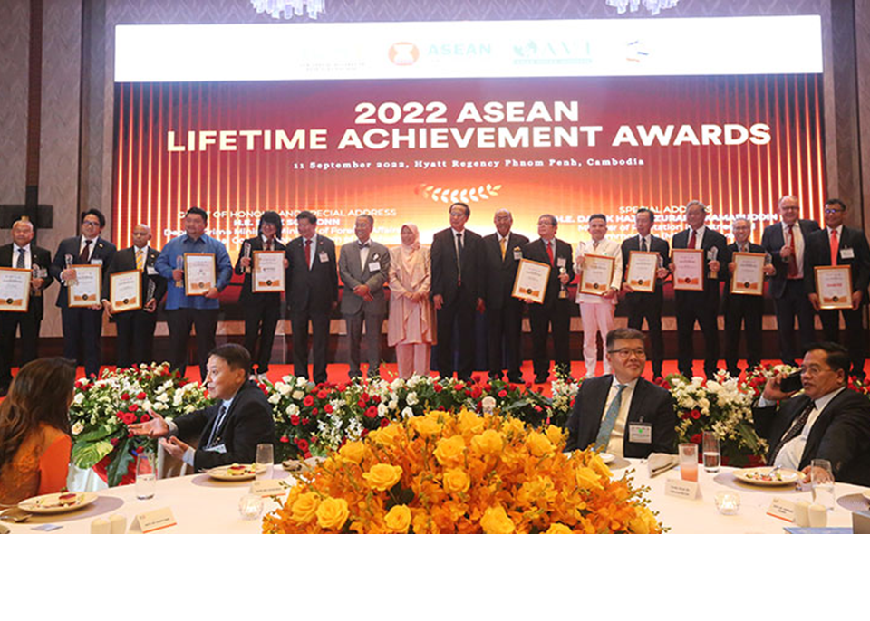 Khmer Times – 17 movers and shakers, companies honoured at ALPF